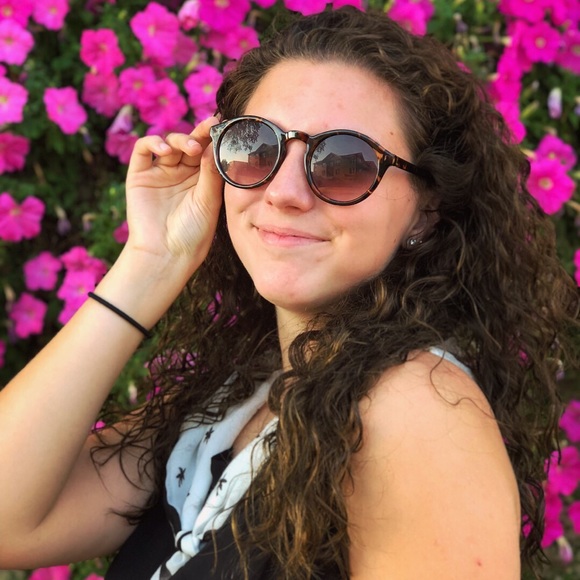 Meet your Posher, Meredith - Picture 4 of 16